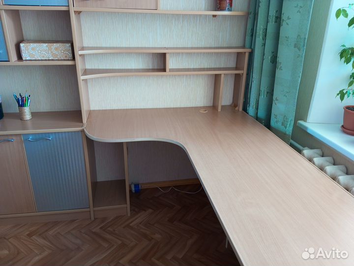 Компьютерный стол письменный угловой