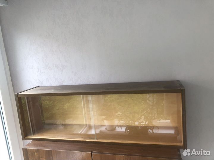 Книжные полки со стеклом