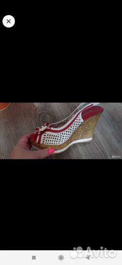 Сабо красно белые