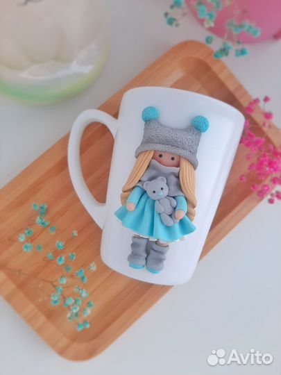 Кружка с девочкой из полимерной глины