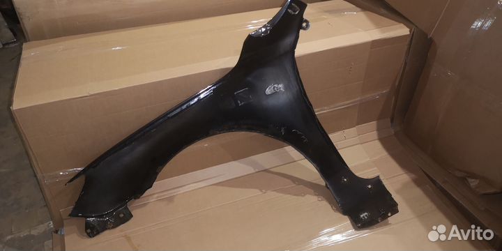 Крыло переднее правое