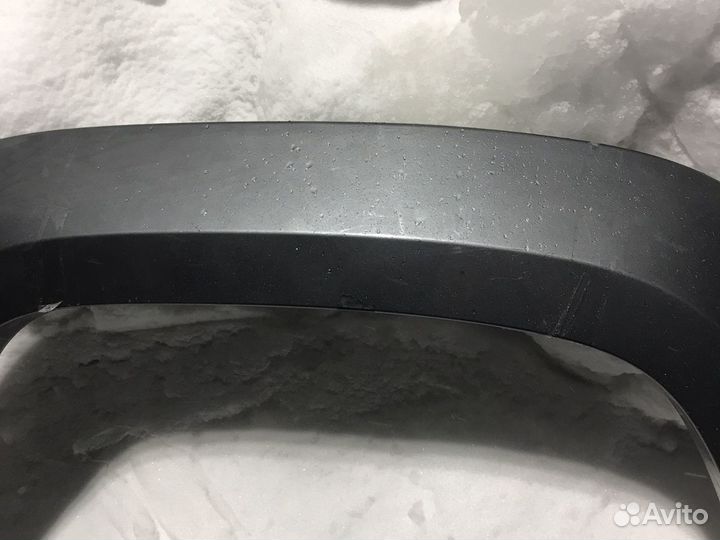 2HH853818 накладка заднего правого крыла амарок