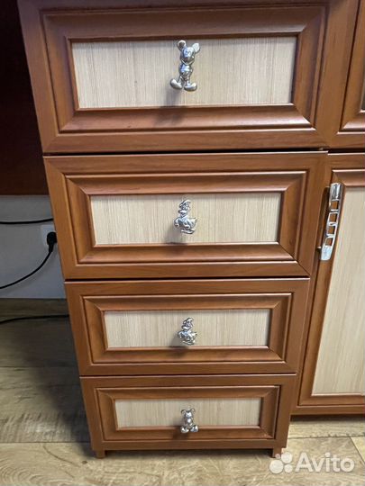 Угловой письменный стол