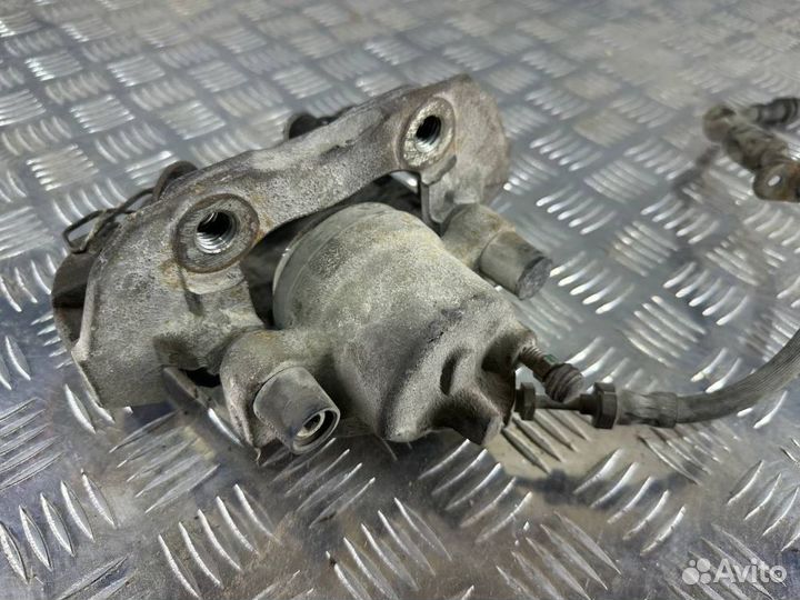 Суппорт передний левый Ford Focus 3