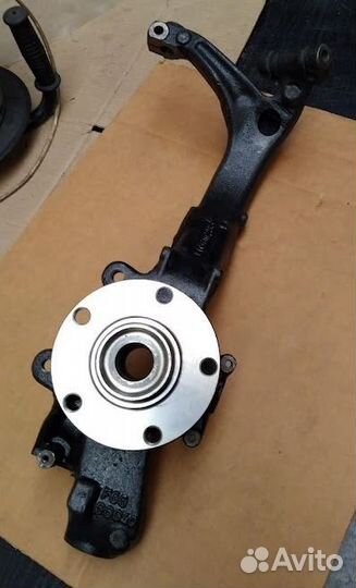 Кулак поворотный правый audi A4 A6 passat 02-06