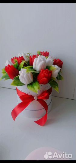 Букет мыльных красных тюлпанов 8 марта