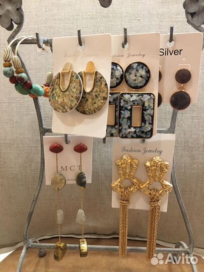 Бижутерия новая (серьги, гвоздики)