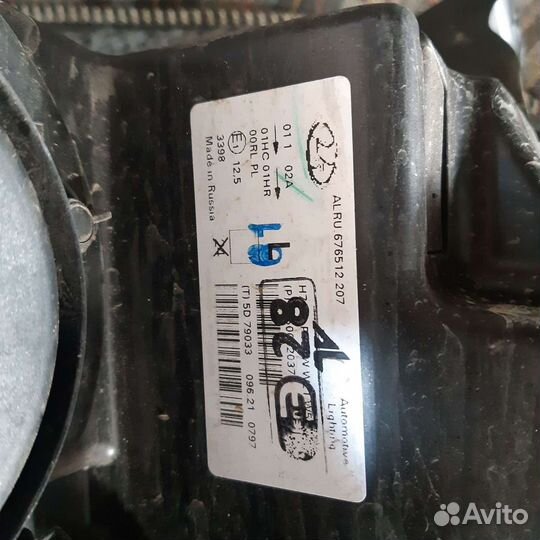 Левая фара Renault Logan 2018 год