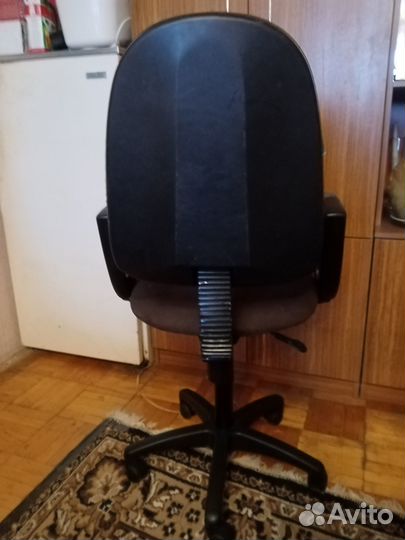 Офисный стул 