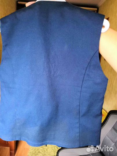 Школьный жилет для мальчика. Новый. р. 128