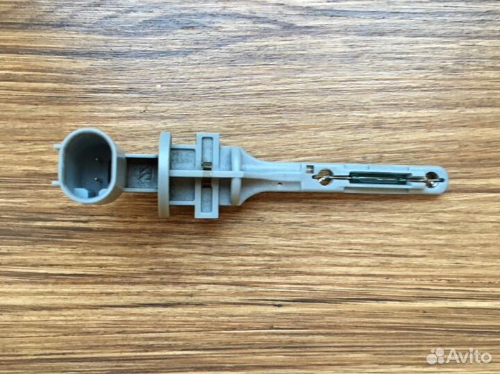 Датчик уровня омывающей жидкости BMW E87