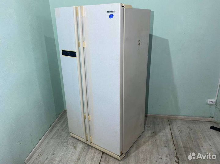 Холодильник Side by side Samsung
