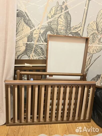 Детская кроватка с маятником Pali