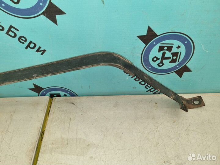 Лента крепления бензобака левая Hyundai Solaris 2