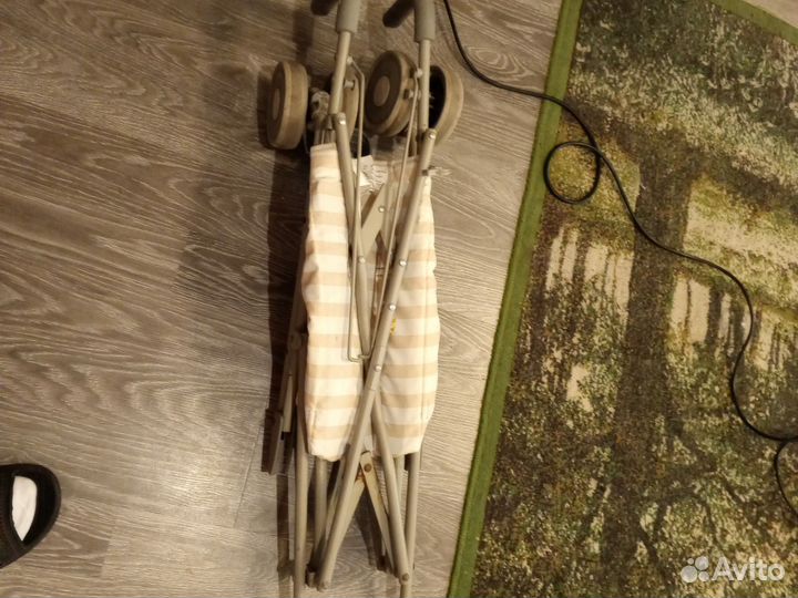 Прогулочная коляска трость