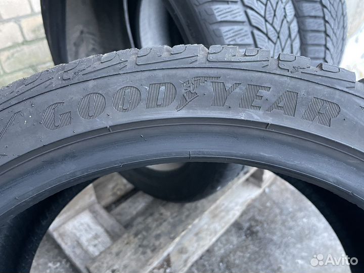 Goodyear UltraGrip Performance 235/40 R18