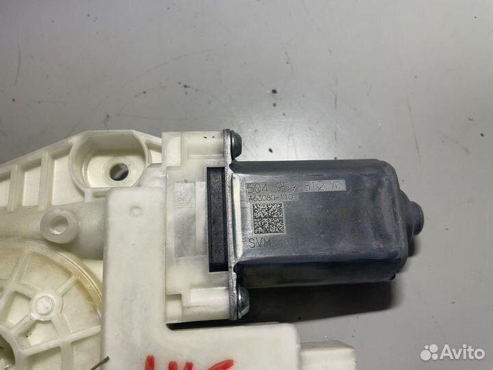 Моторчик стеклоподъемника задний правый Гольф 7