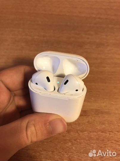 AirPods 1 поколения
