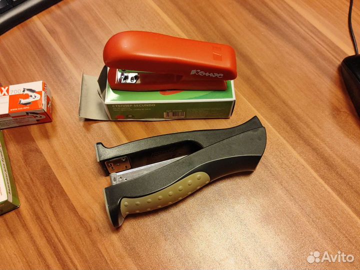 Клей карандаш, степлер, зажимы для бумаги