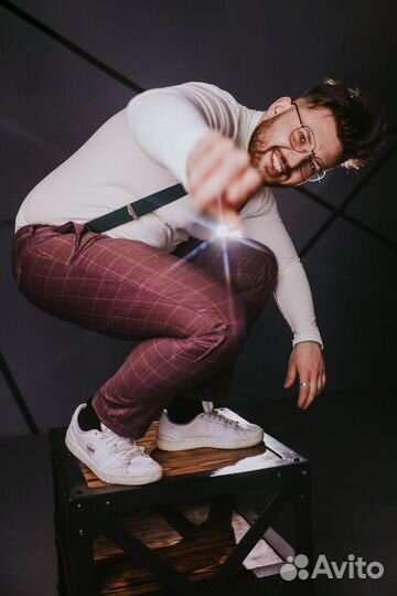 Ведущий Максим Калинин