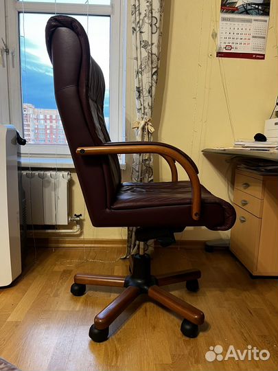 Офисное кресло руководителя бу