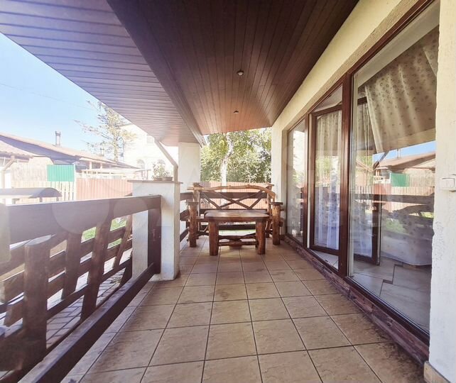 Коттедж 215 м² на участке 9 сот.