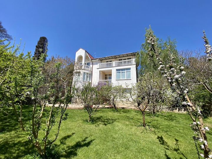 Дом 329 м² на участке 21 сот.