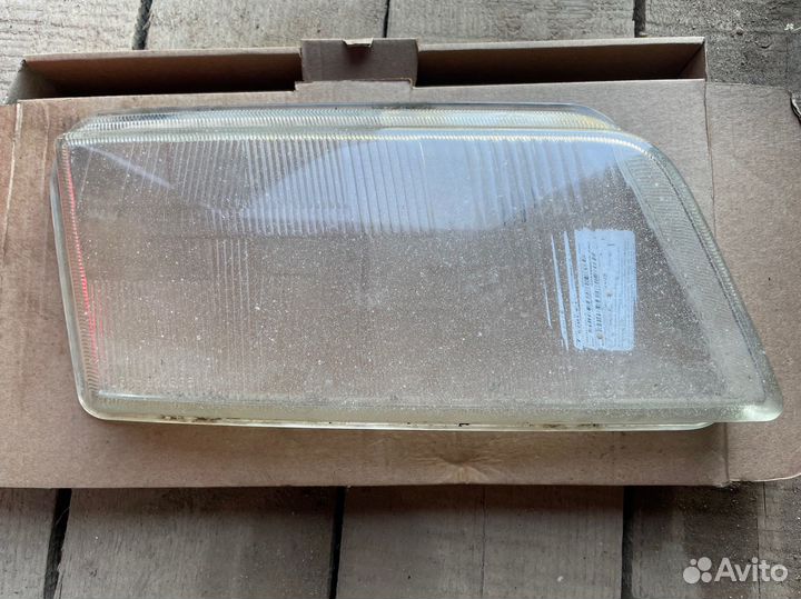 Стекло фары переднее правое Audi A4 B5 дорест