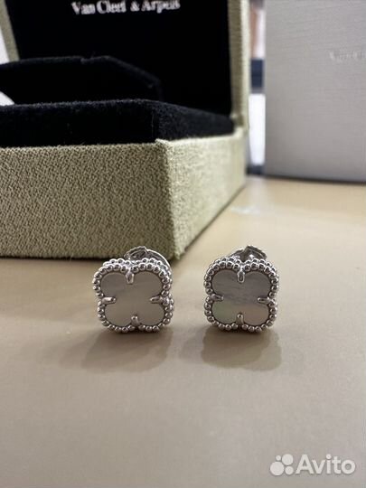 Серьги пусеты van cleef белое золото перламутром