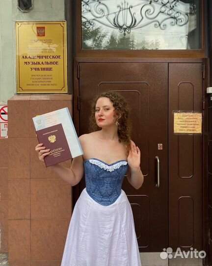 Репетитор по вокалу и сольфеджио