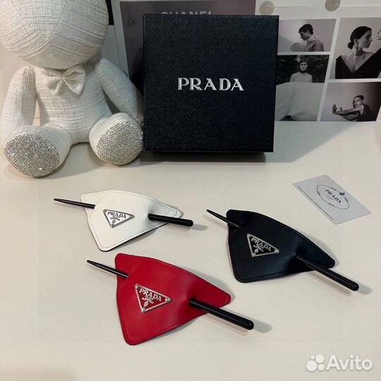 Заколка, галстук Prada