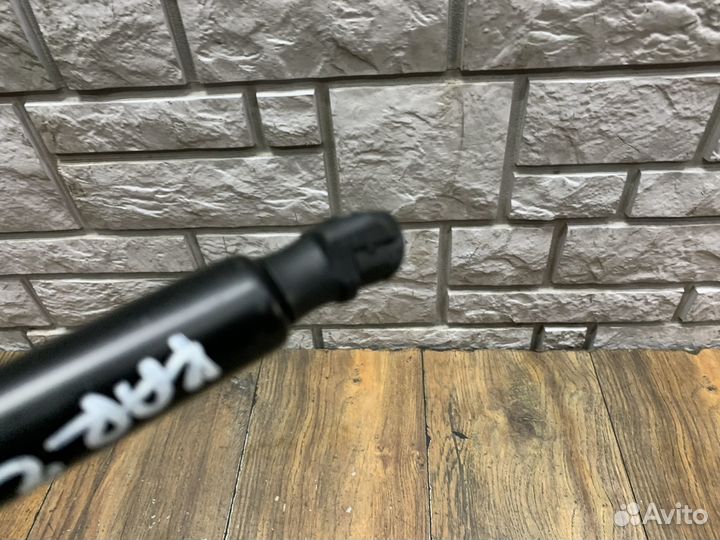 Skoda Karoq Амортизатор двери багажника LH RH