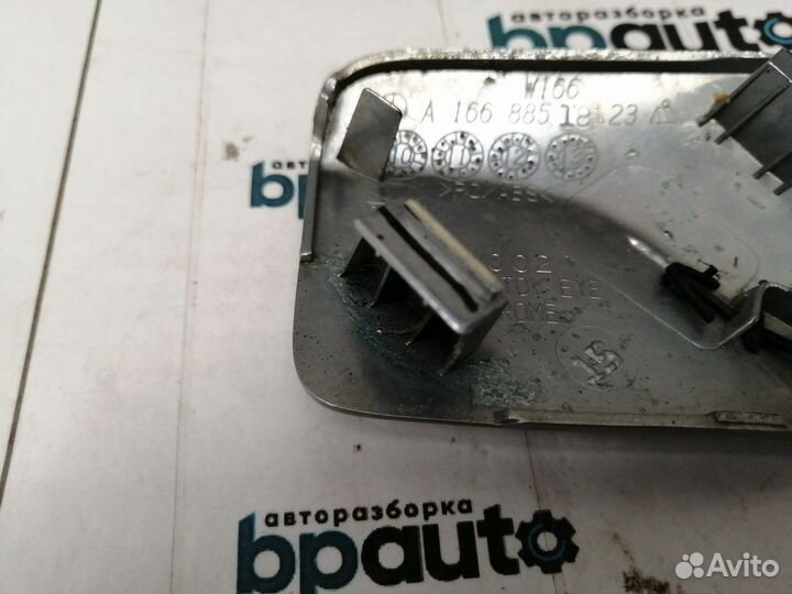 Заглушка букс крюка переднего бампера A1668851823