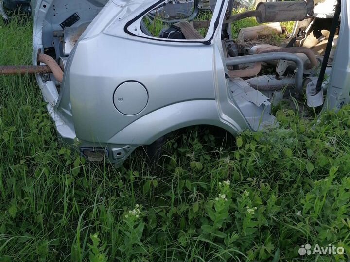 Крылья зад форд фокус 1 хетчбек