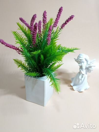 Ваза белая для цветов