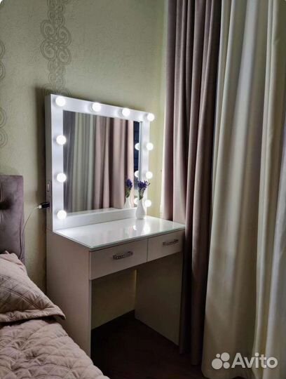 Стол гримёрный с 2мя выдвижными ящиками