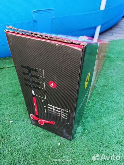 Самокат ferrari новый