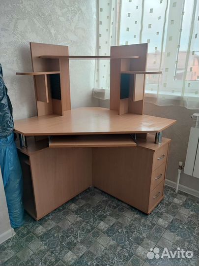 Компьютерный стол