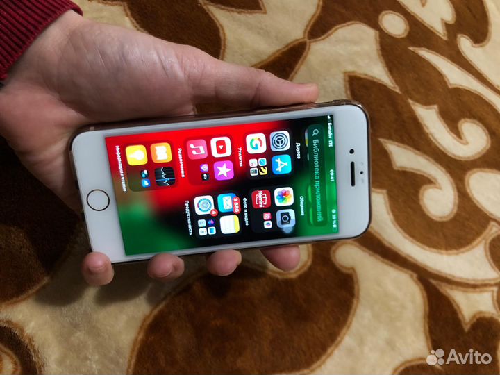 iPhone 8, 64 ГБ