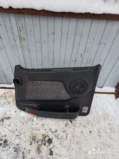 Обшивка двери правая Volvo FH12