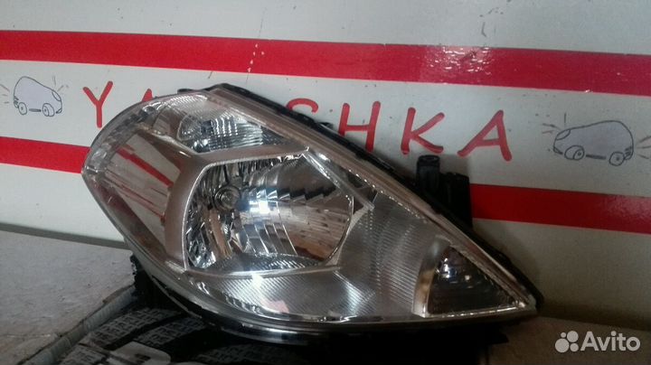 Фара ниссан тиида