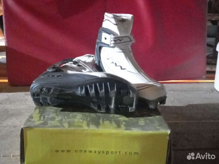 Лыжные ботинки