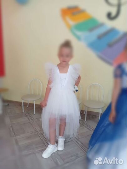 Платье белое