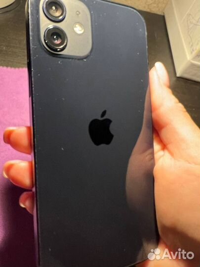Телефон iPhone 12
