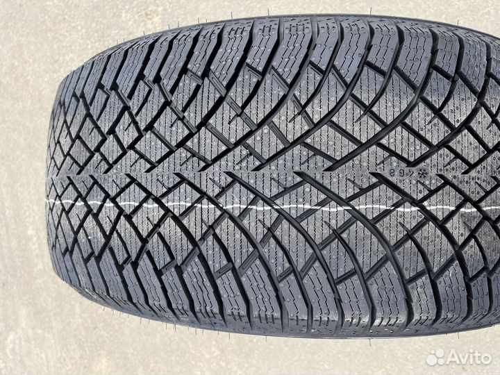 Nokian Tyres Hakkapeliitta R5 SUV 275/55 R20 117R