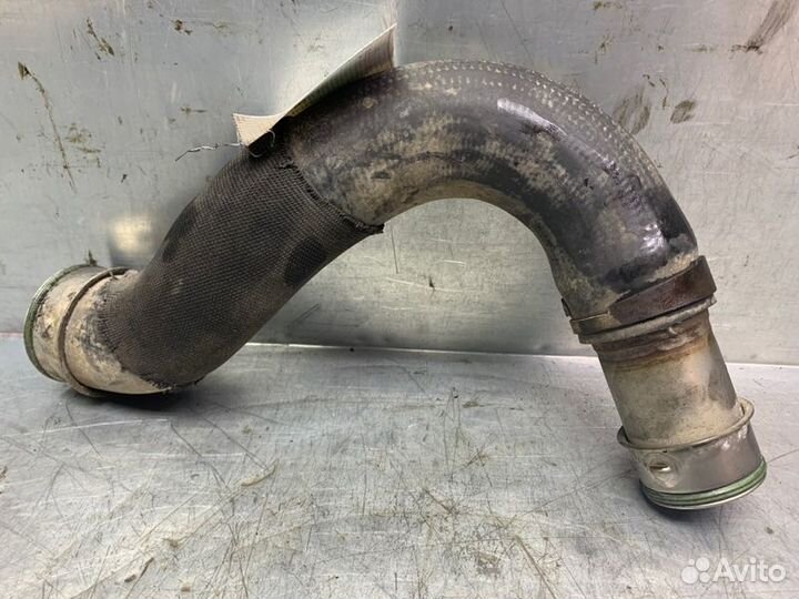 Патрубок интеркулера Volkswagen Touareg 2002-2010