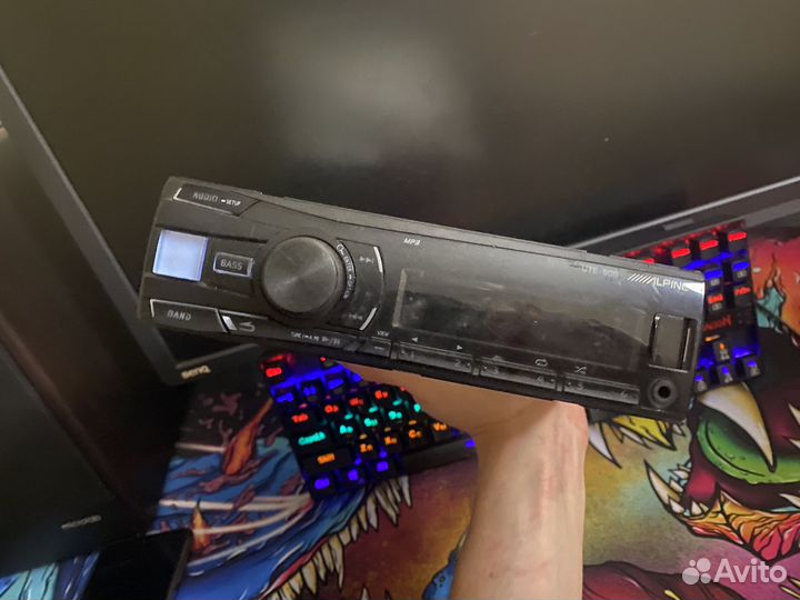 Магнитола Alpine UTE-80B