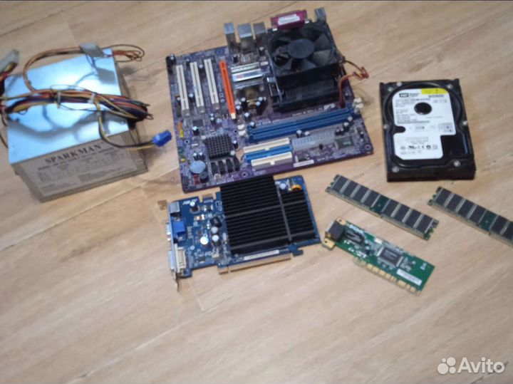 Материнская плата с процессором и памятью