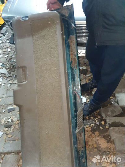 Крышка багажника нижняя на шевроле блейзер