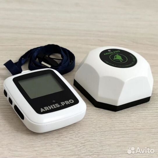 Кнопка вызова персонала к больному и часы пейджер